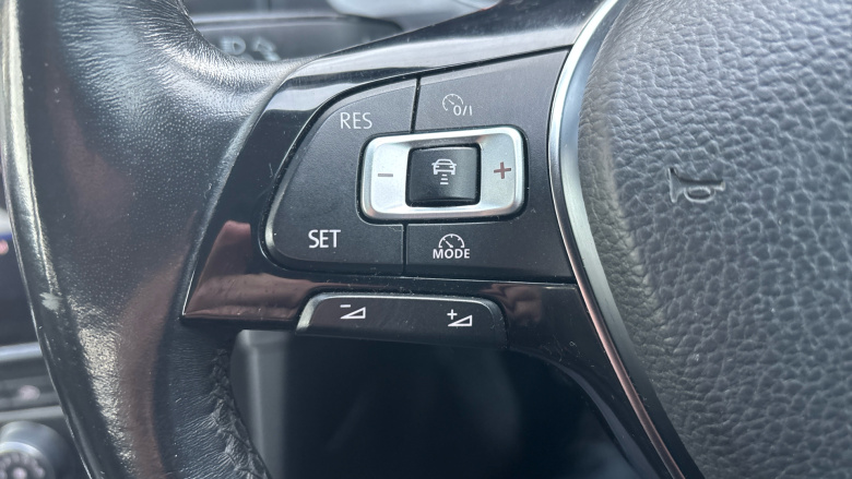 Volkswagen Golf 1.0 TSI 110 SE 5dr Petrol Hatchback